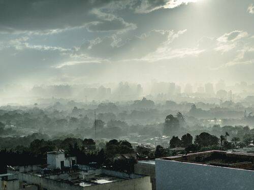 Smog jest niebezpieczny i może być przyczyną złej jakości powietrza w miastach